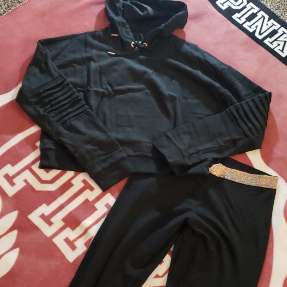 VS SPORT 3 LEGGINGS 1 HOODIE !!!!